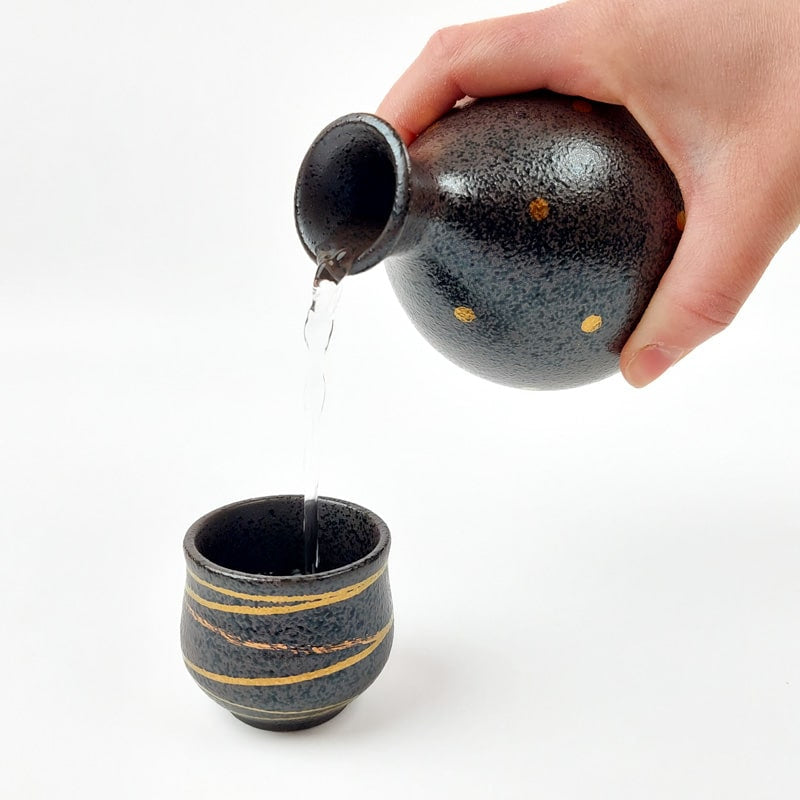 Handgjord japansk sake servering