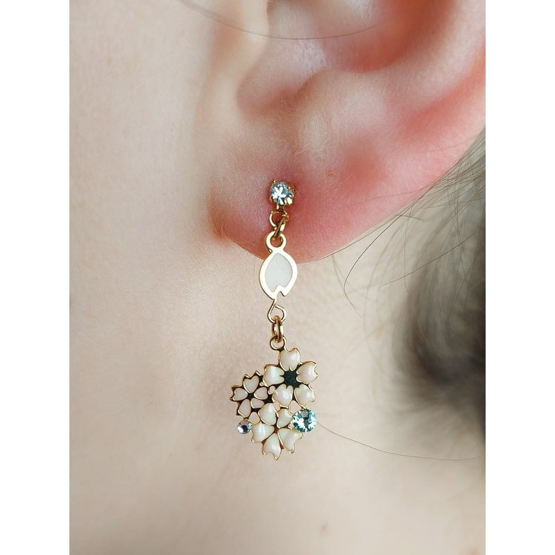 Örhängen med japansk katt