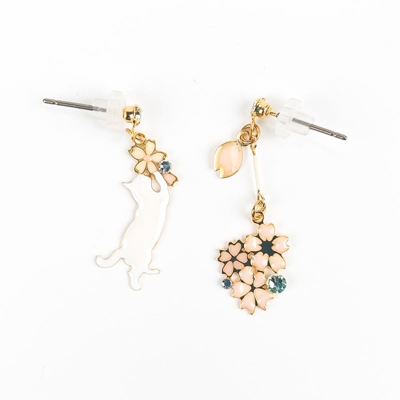 Örhängen med japansk katt