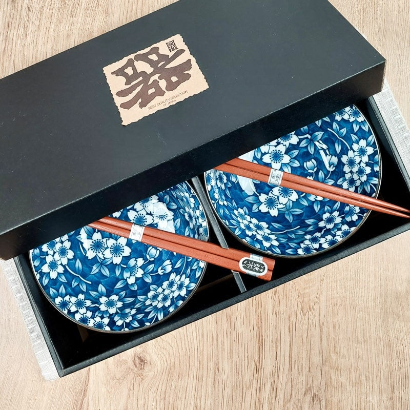 Set med 2 japanska risskålar