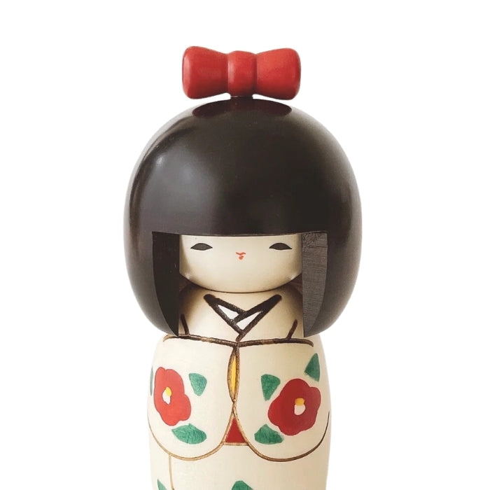 Camellia Kokeshi docka
