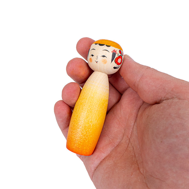 Japansk Kokeshi-docka - Daidai Färggradient - 9 cm