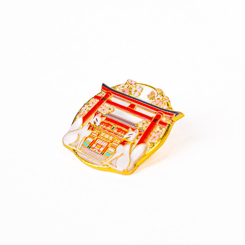 Japansk metallpin med Torii-motiv