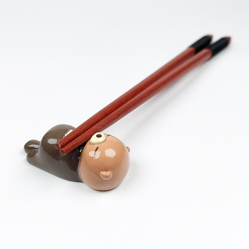 Japansk utter ätpinnar vila