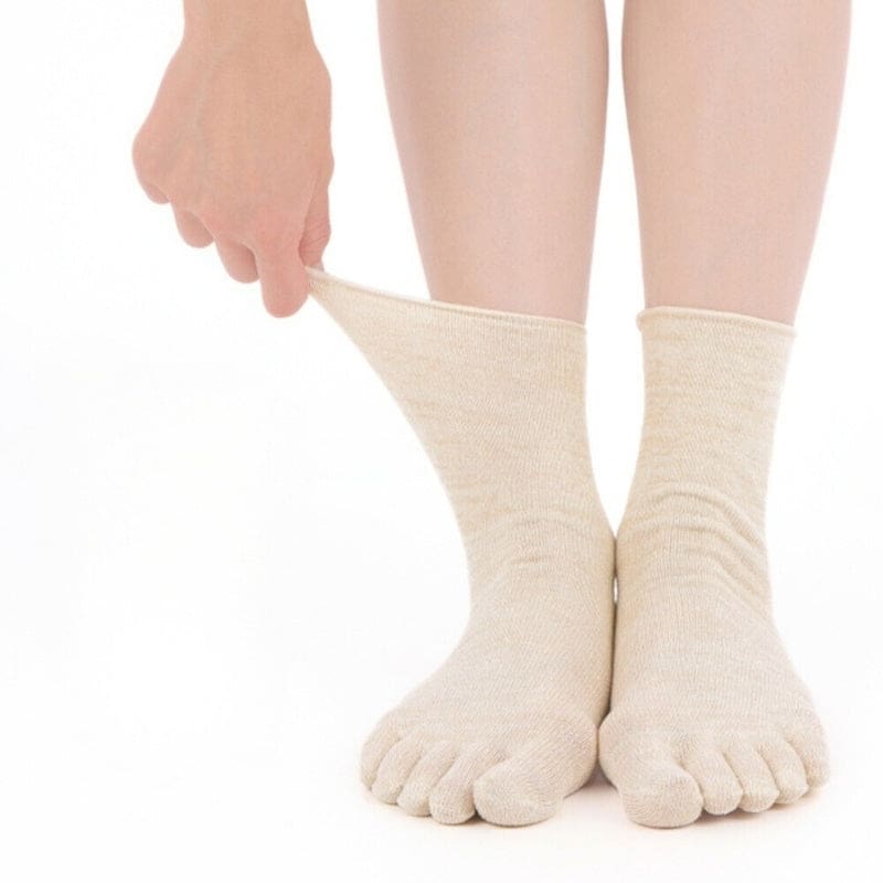 Japanska 5 fingers strumpor av naturfiber EU 35 38 / Beige