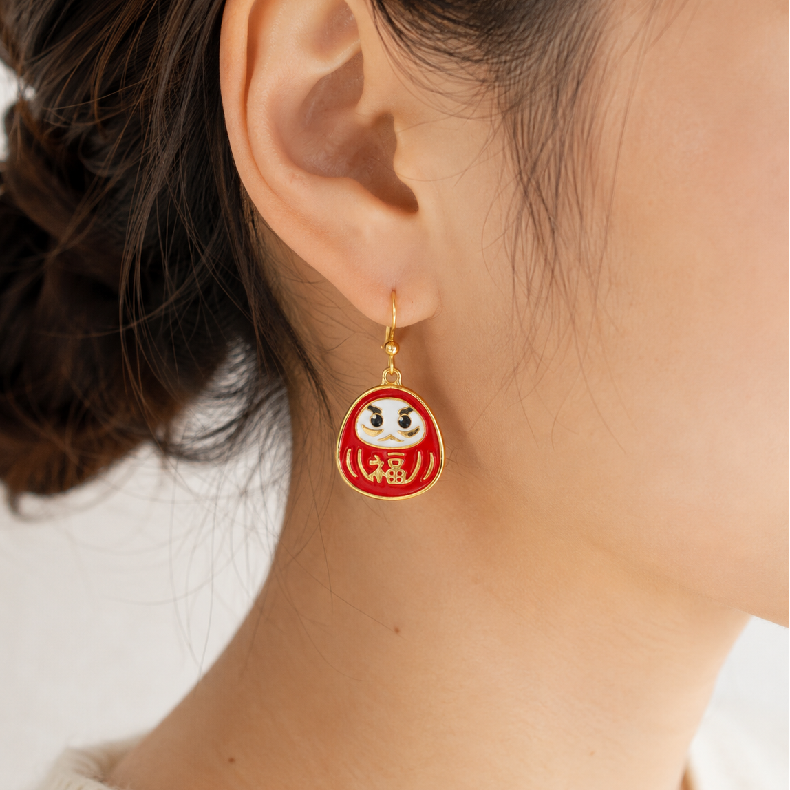 Japanska Daruma-örhängen i rött och guld