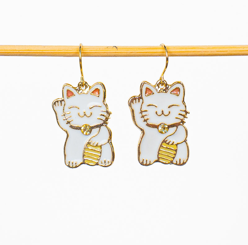 Japanska Maneki-Neko-örhängen i vitt och guld