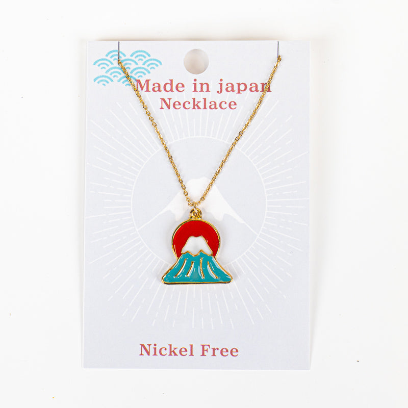 Japanskt halsband med hänge föreställande solen och berget Fuji