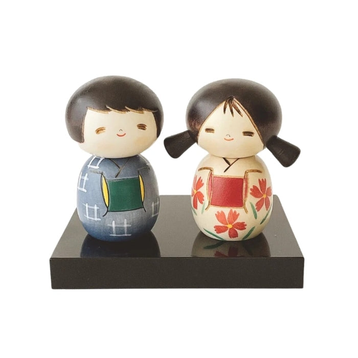 Kokeshi dockor för vänskap