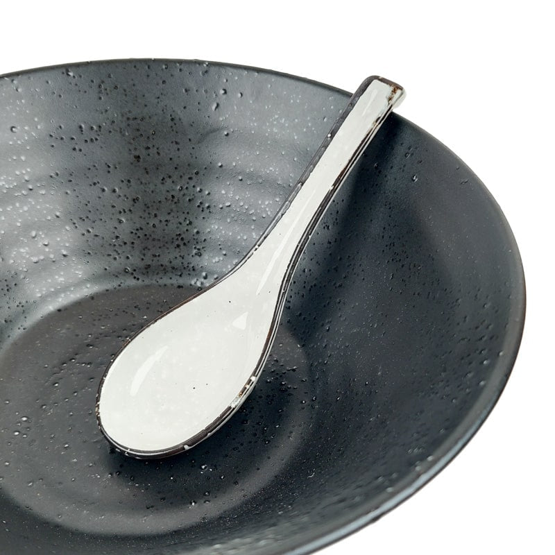 Ramen sked i porslin