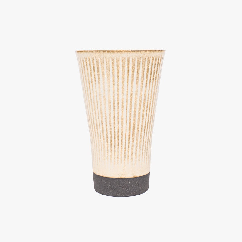 Stor beige japansk mugg