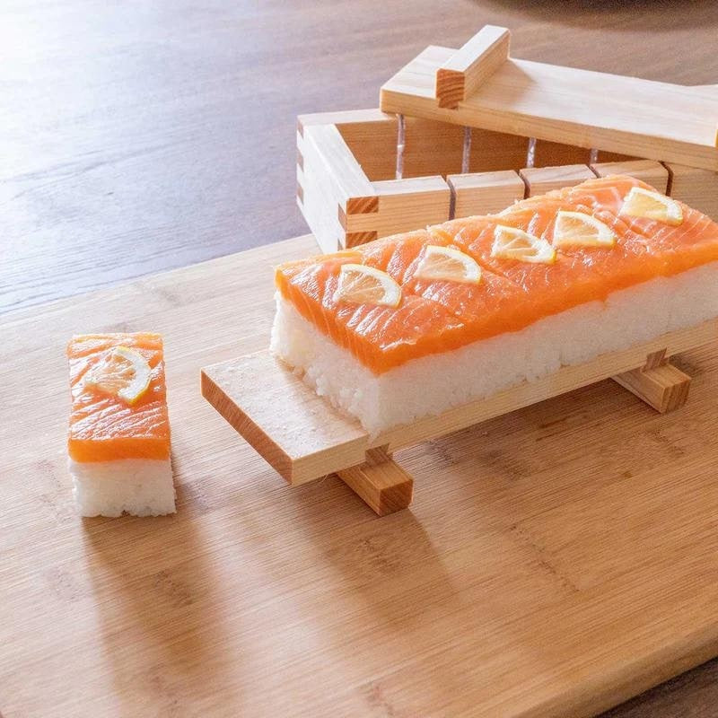 Sushiform i cypressträ