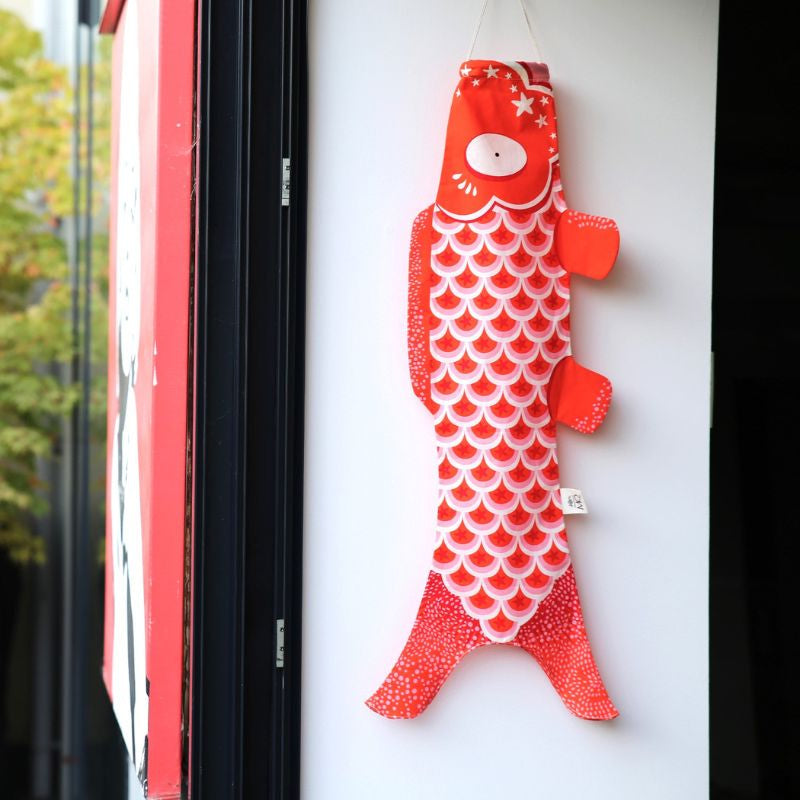Traditionell röd Koinobori 70 cm