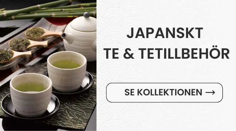 Vit keramiktekanna med en diskret strukturerad yta och en liten, rund knopp till locket.
